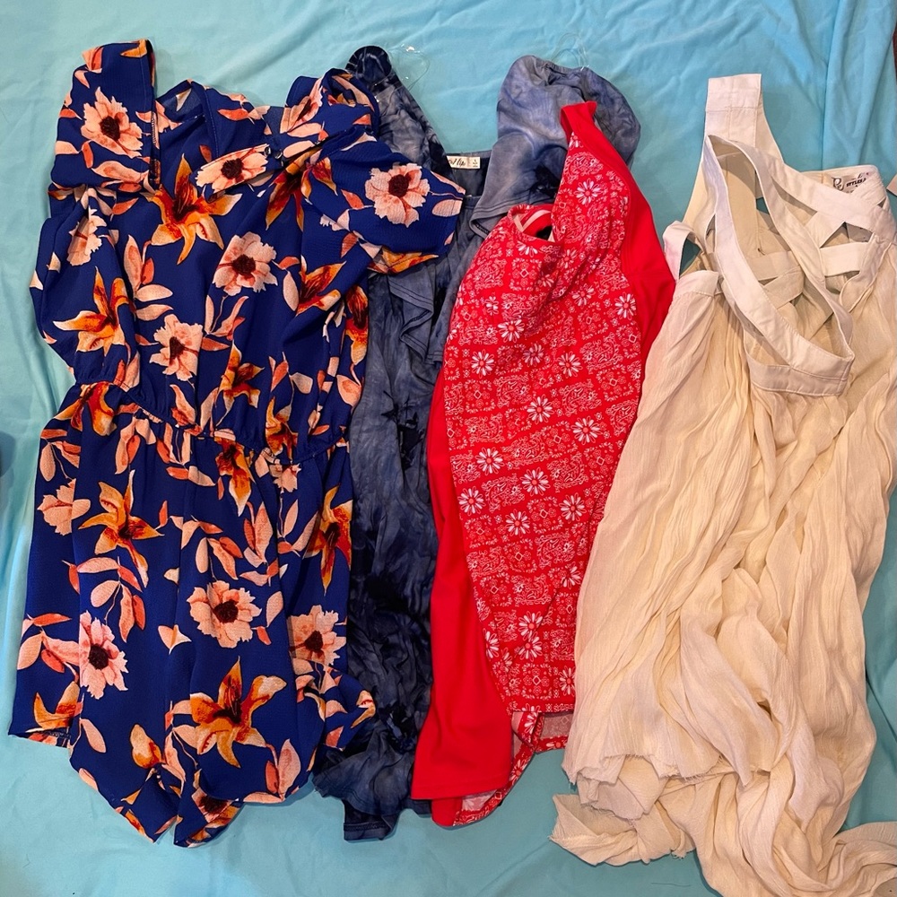 Bundle of 4  summer outfits sizes medium & large